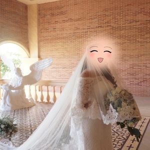 Mermaid Offshoulder Wedding Dress size 12-14 Ivory Color